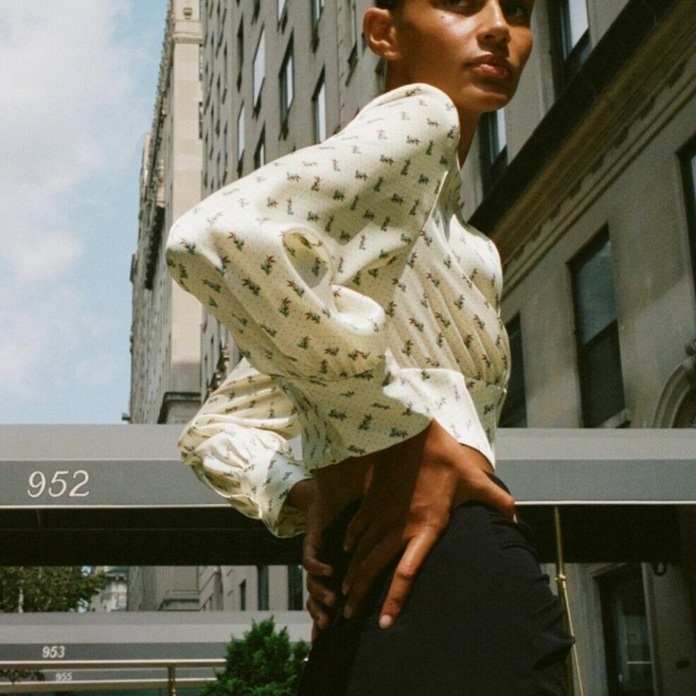 NWT Zara SATIN PRINTED TOP WITH SHOULDER PADS Size XS Vanilla | 8233/047